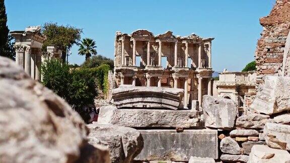 土耳其以弗所附近的克勒苏斯图书馆的罗马废墟