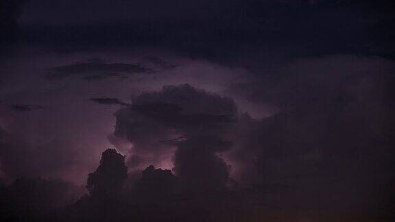 严重雷电暴雨