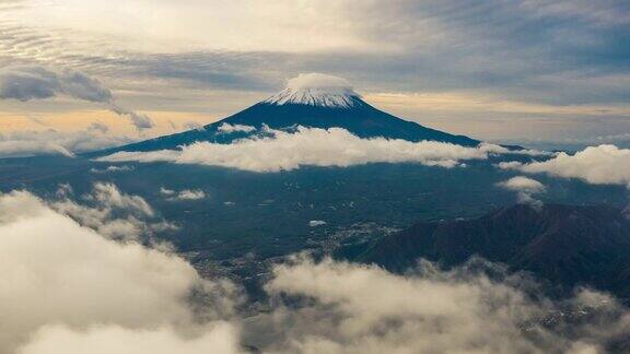 薄雾中的富士山