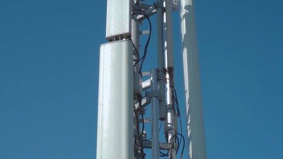 一个手机塔天线的特写用于3G4G或5G无线移动网络和电信互联网连接