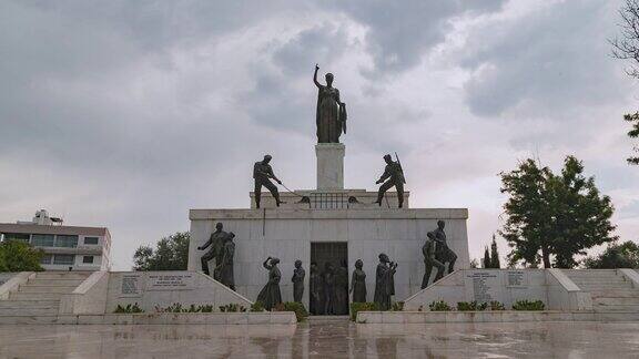 塞浦路斯尼科西亚市的自由纪念碑的延时视频
