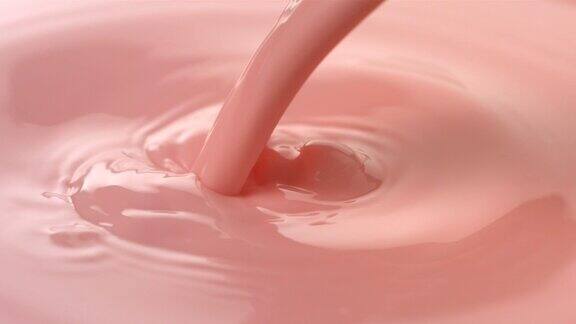 倒草莓牛奶慢动作