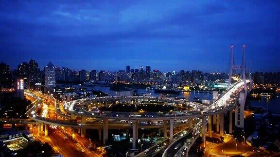 上海立交桥夜景鸟瞰图城市蓝色时间流逝