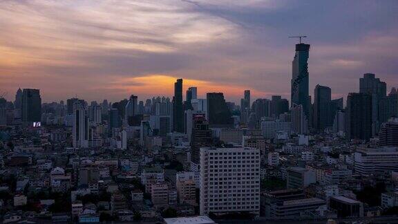 倾斜拍摄的时间流逝的曼谷城市在日出
