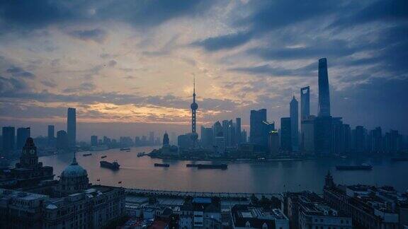 时光流逝的现代上海城市景观