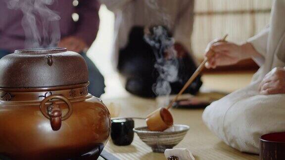 日本传统茶道上的蒸笼