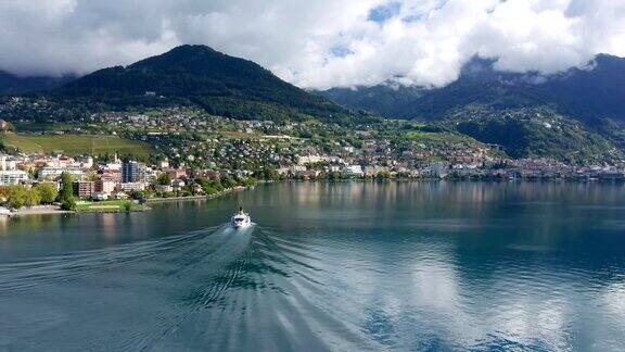 在日内瓦湖上的瑞士旅游船航拍