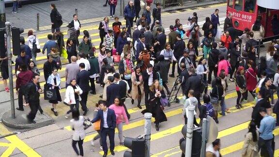 倾斜镜头拍摄香港斑马线人行横道