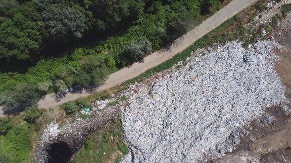 巨大的垃圾堆鸟瞰图垃圾和垃圾填埋场生态问题自然污染消费主义经济缺点