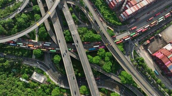 中国深圳现代高架桥上的交通航拍