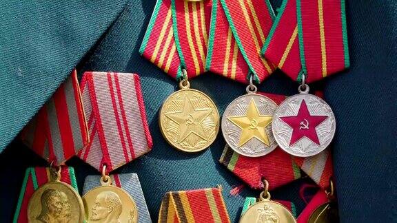 奖章是授予苏联军官制服的
