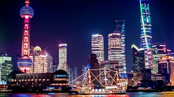 现代城市景观上海的从夜晚到白天时光流逝