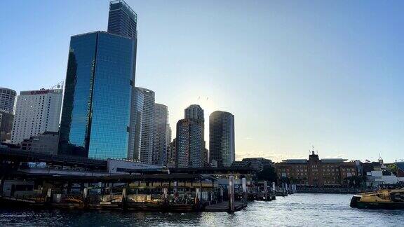 环形码头的渡船日落时的悉尼