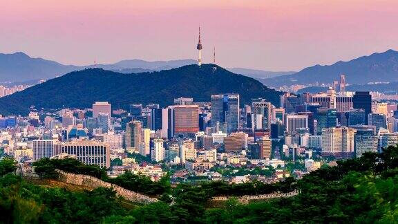 从白天到晚上鸟瞰首尔市中心和南山汉城塔首尔韩国