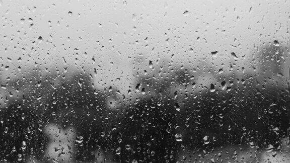 雨点落在窗户上