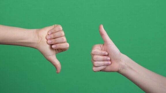 喜欢不喜欢的手势两只手在绿色屏幕背景上显示不同的手势拇指向上和拇指向下