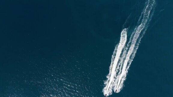 两辆水上摩托艇在马尔代夫