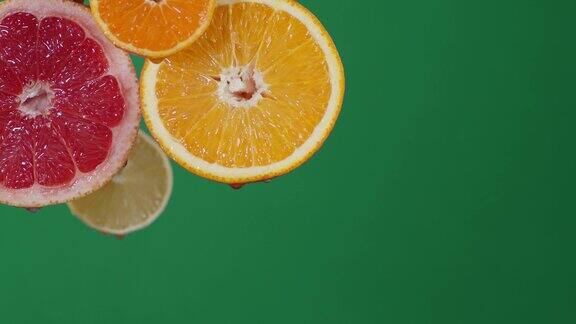 随着成熟的柑橘片滴下一滴水