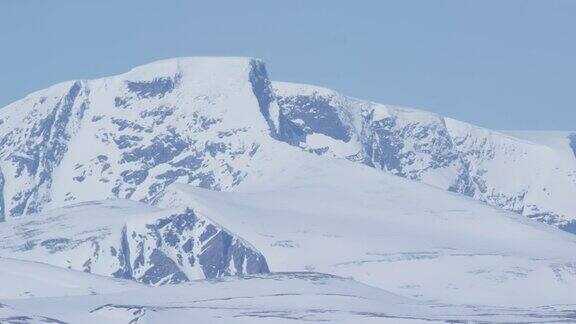 冰雪覆盖的挪威美丽的山景