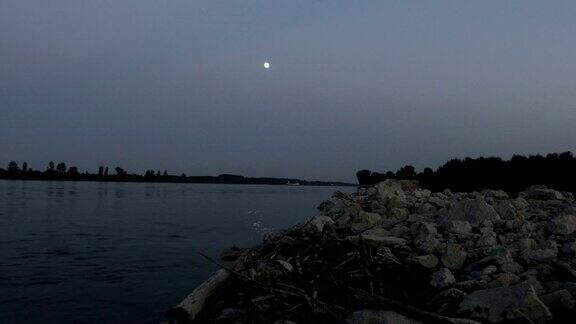 多瑙河上的月亮塞尔维亚欧洲