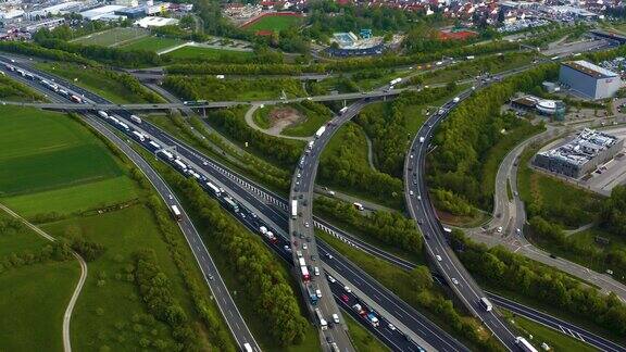 Leonberg旁边的高速公路鸟瞰图