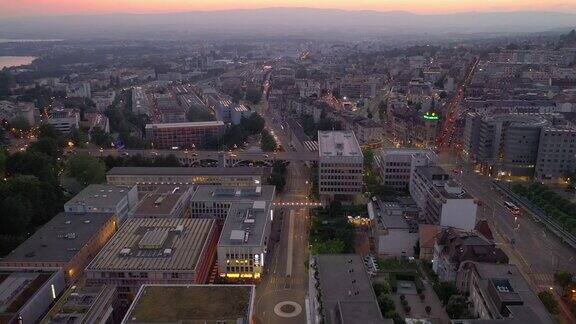 日落天空照亮飞行洛桑市中心交通街道空中全景4k瑞士