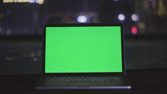 绿幕的笔记本电脑