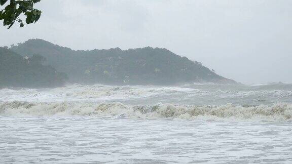 暴雨雨天著名的苏梅岛海岸线全景4k泰国