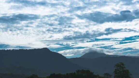 云在山上移动的时间流逝