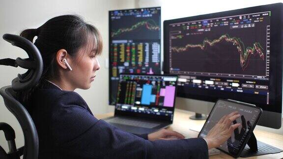 女商人正在看股票数据股票市场财务屏幕数据