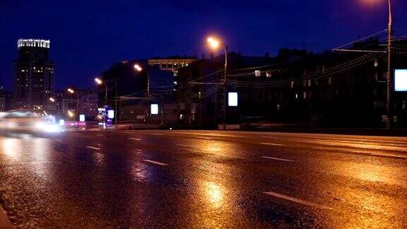 夜晚的城市道路