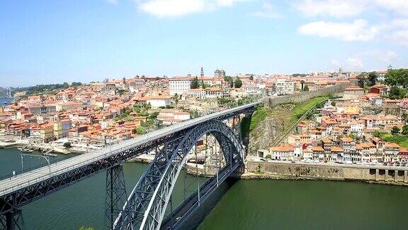 高清倾斜平移:DomLuiz桥在葡萄牙波尔图城市景观