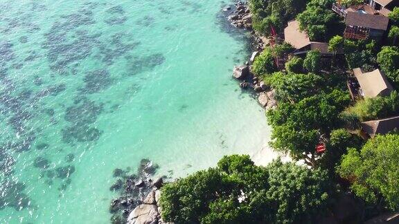 泰国热带岛屿的无人机鸟瞰图里朴岛