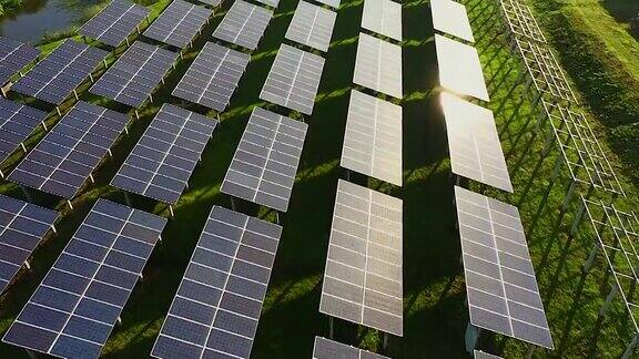 一架无人机在早晨通过太阳能电池飞行阳光反射在它的身体上太阳能电池被用于替代能源的应用利用太阳能发电