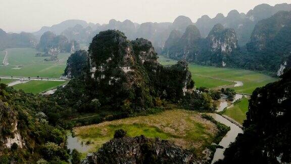 越南山区河流鸟瞰图