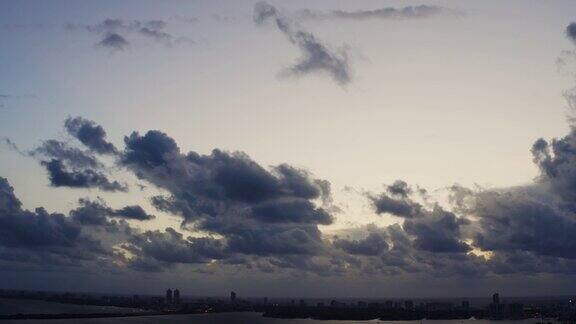 迈阿密市的日出鸟瞰图
