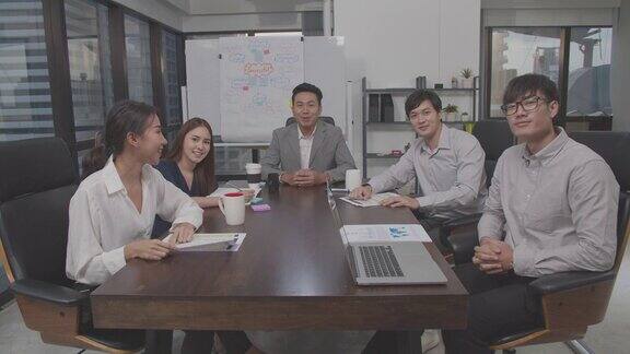 4K分辨率镜头视角亚洲商务团队办公室视频会议