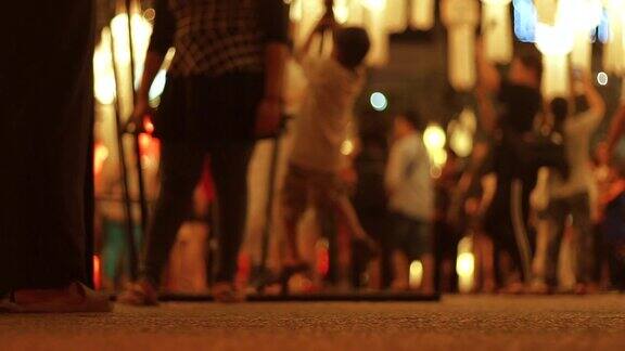 泰国清迈夜市夜景模糊的道路街道