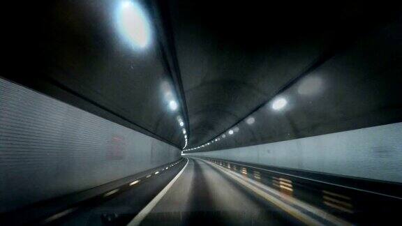 公路隧道速度运动