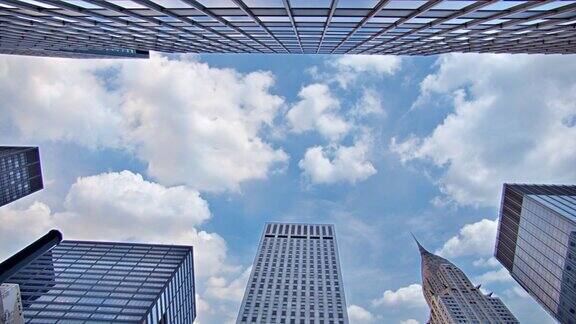 空中的现代金融大厦经营理念