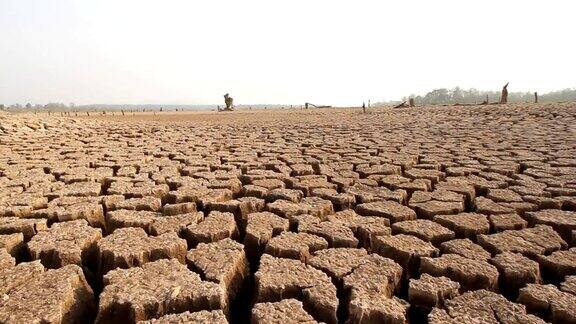 全球变暖造成了土地干旱
