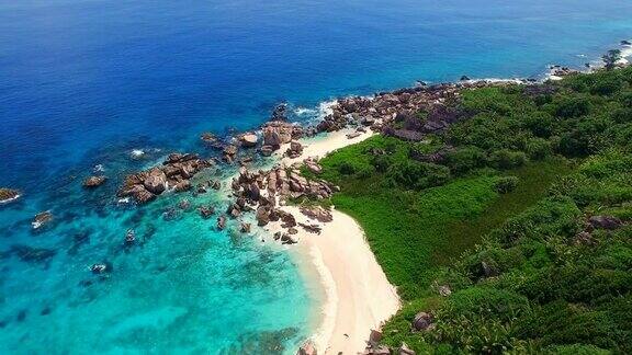 鸟瞰图空荡荡的天堂般的热带海滩拉迪格岛塞舌尔
