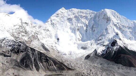 尼泊尔喜马拉雅山上的雪崩