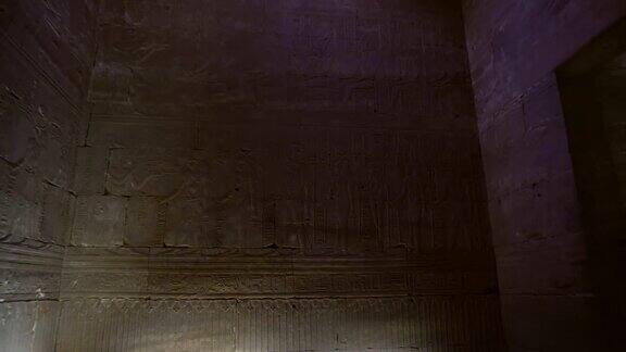 古象形文字的Edfu寺庙在Edfu埃及