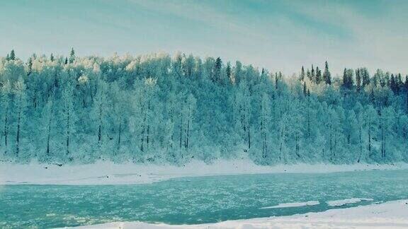 阿拉斯加冰冷的苏西特纳河
