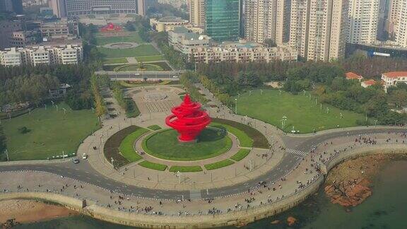 青岛晴天步行湾著名纪念碑广场高空俯视4k中国全景