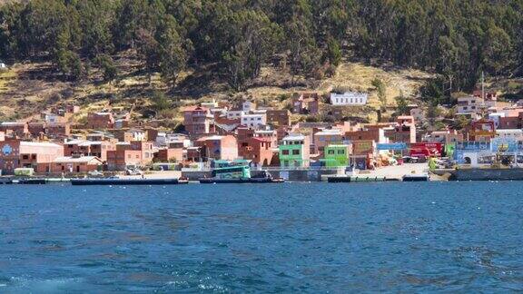 玻利维亚Titicaca湖Tiquina海峡