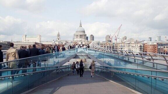 伦敦千禧桥(慢镜头)