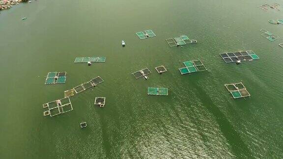 菲律宾塔阿尔湖上的渔场