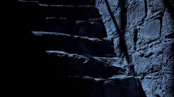 夜晚的古老楼梯